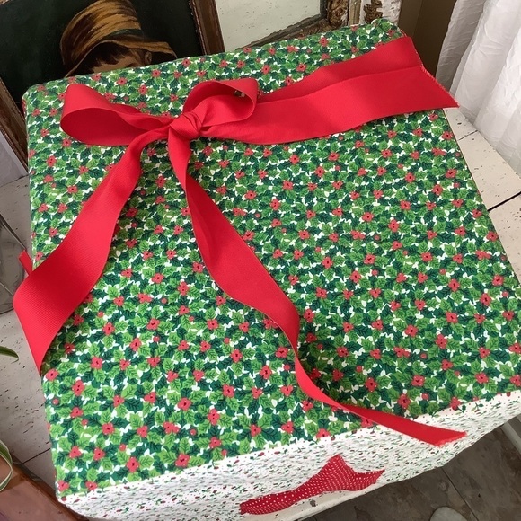 Vintage Christmas Present Pouf Cube - Picture 1 of 9